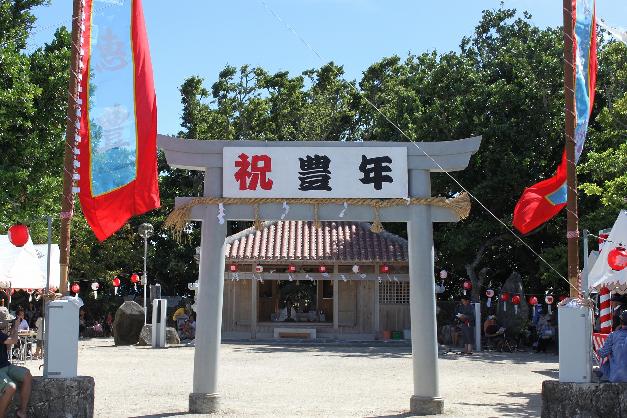 石垣島四ケ字のプール 豊年祭 では何が行われているのか 沖縄b級ポータル Deeokinawa でぃーおきなわ